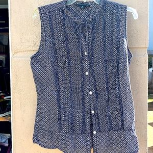 Banana Republic sleeveless blouse cotton blue white dressy